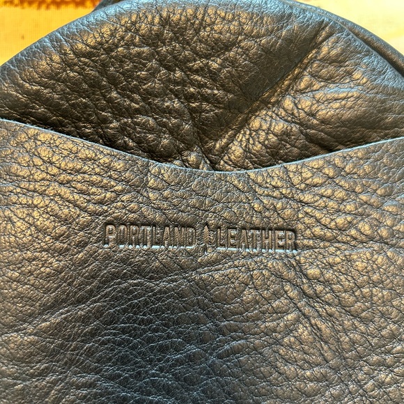 Portland Leather Goods Small Circle Crossbody Bag - Picture 7 of 8